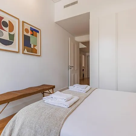 178 Stunning Parliament Views - By Feeling Apartment